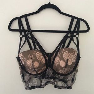 VICTORIAS SECRET VERY SEXY STRAPPY BUSTIER
LONGLINE BRA 38D